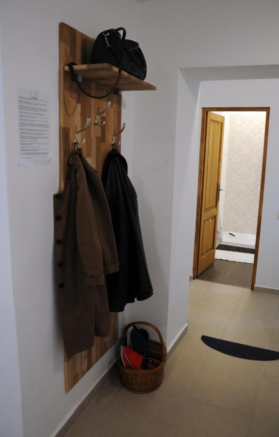 Black Gate - 2 Bedroom Apartment In The Heart Of Old Town With Free Private Secured Parking Braşov Eksteriør bilde