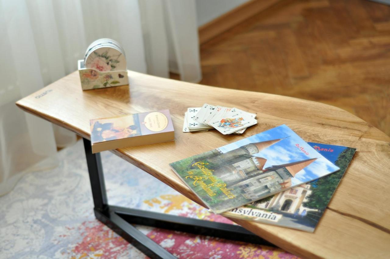 Black Gate - 2 Bedroom Apartment In The Heart Of Old Town With Free Private Secured Parking Braşov Eksteriør bilde