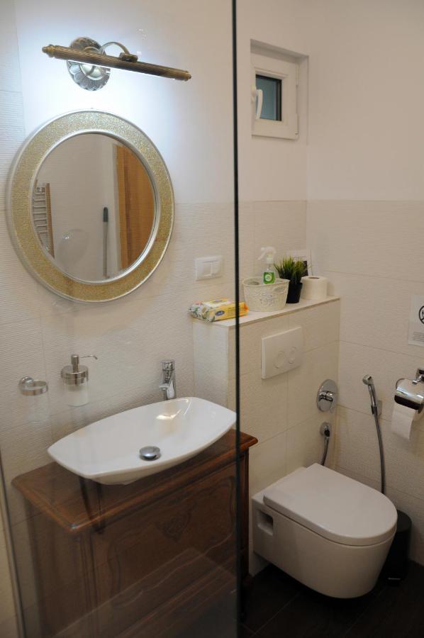 Black Gate - 2 Bedroom Apartment In The Heart Of Old Town With Free Private Secured Parking Braşov Eksteriør bilde